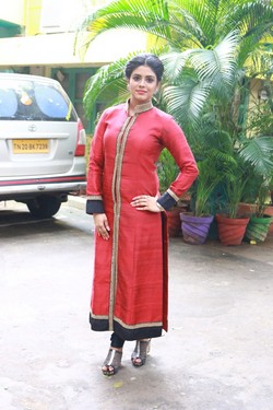 Iniya Photos